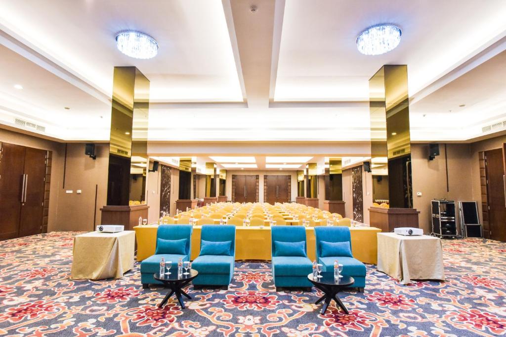 Posezení v ubytování Golden Tulip Essential Tangerang