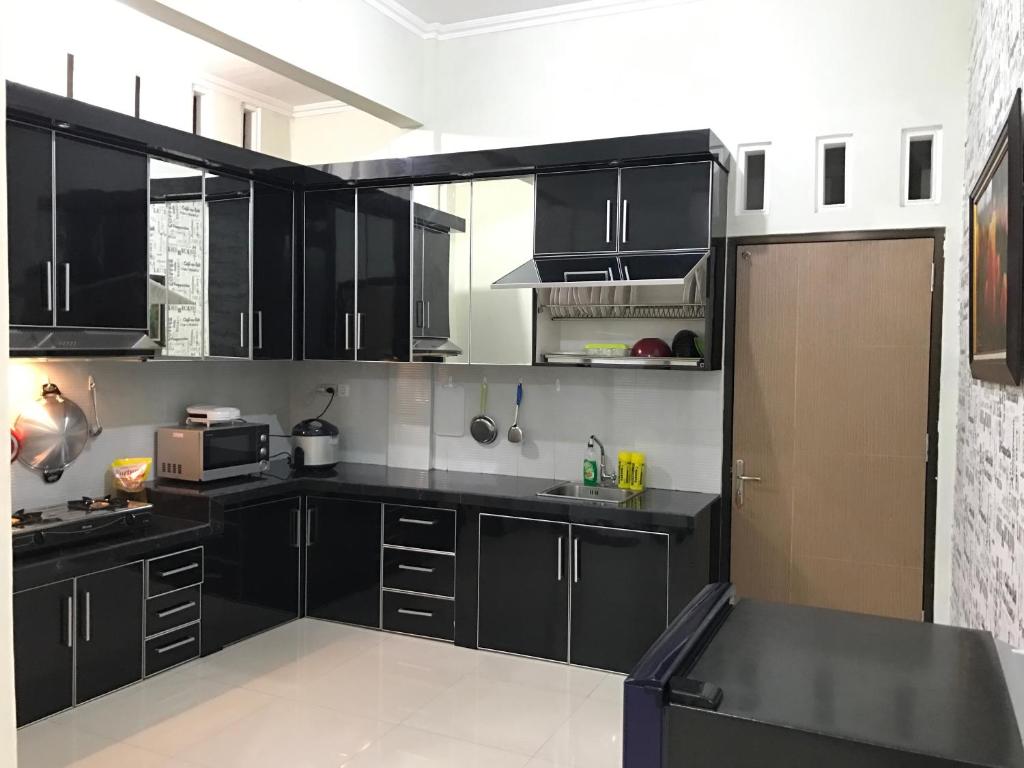 Kuchyň nebo kuchyňský kout v ubytování Nariska Suite Homestay Lampung
