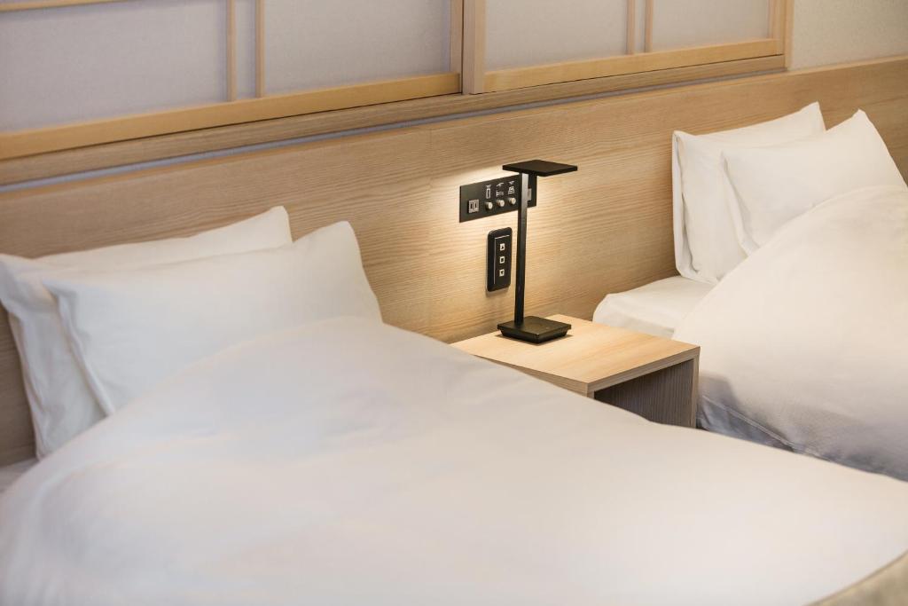 Postel nebo postele na pokoji v ubytování Hotel M's Est Shijo Karasuma