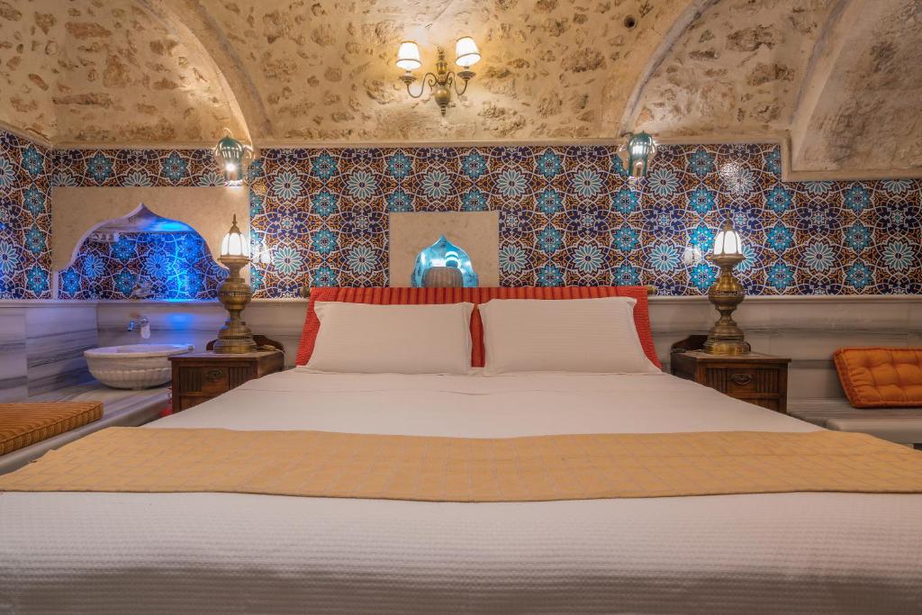 Postel nebo postele na pokoji v ubytování Hamam Oriental Suites