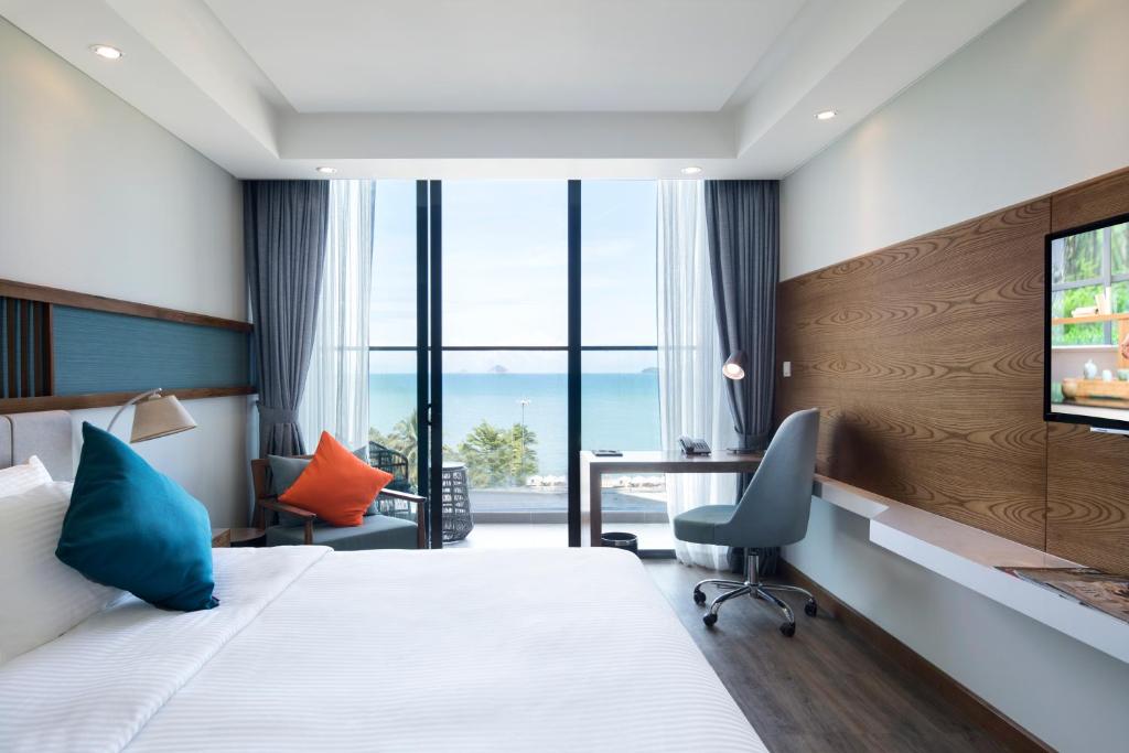 Executive King Ocean View With Balcony
