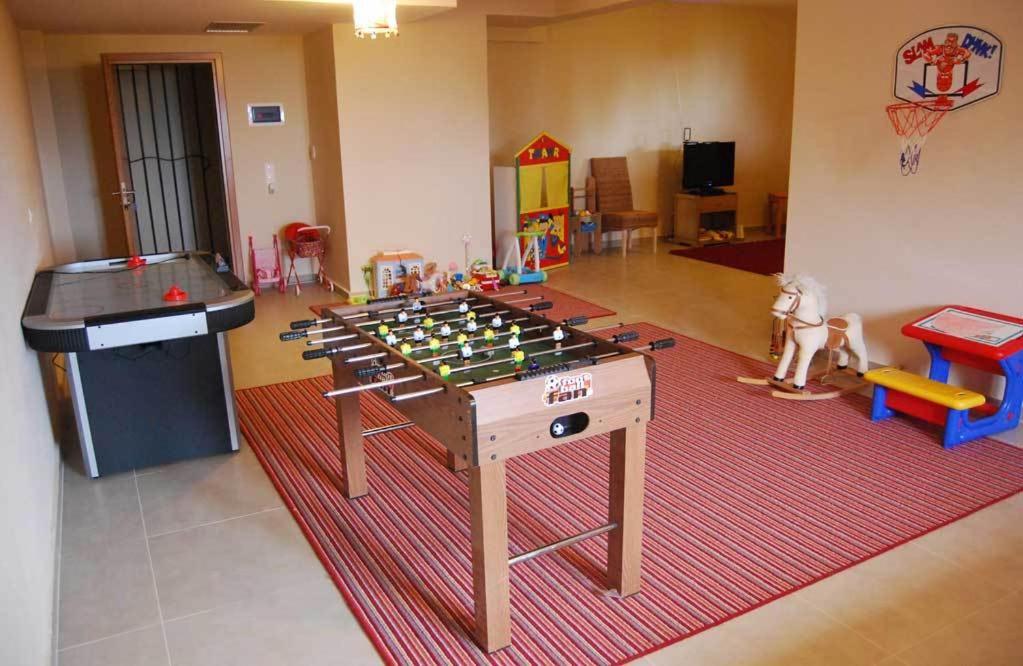 Herní místnost v ubytování Astrolabe Hotel