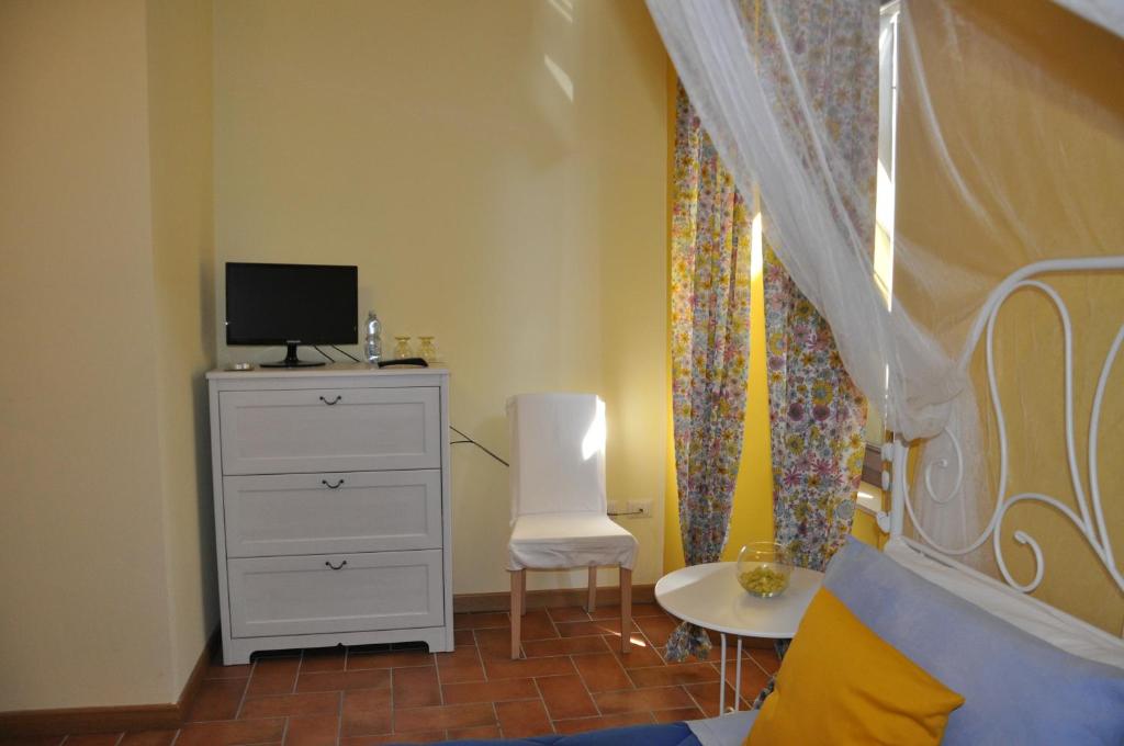 TV a/nebo společenská místnost v ubytování B&B Dimora Paolina