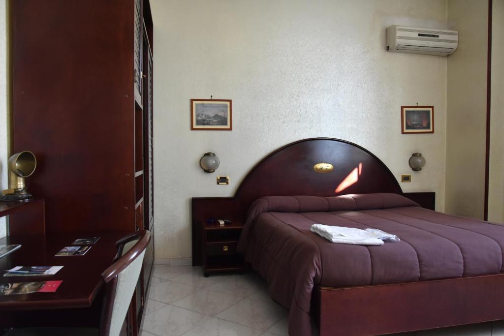 Postel nebo postele na pokoji v ubytování Hotel La Tripergola