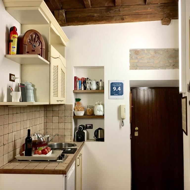 A kitchen or kitchenette at Pettinary Village B&B