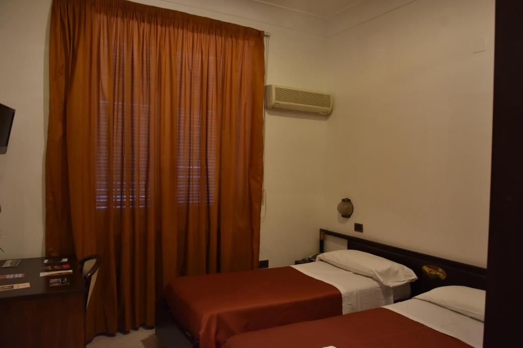 Postel nebo postele na pokoji v ubytování Hotel La Tripergola