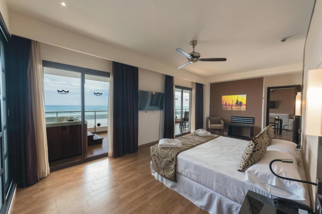 Postel nebo postele na pokoji v ubytování Riu Sri Lanka All Inclusive