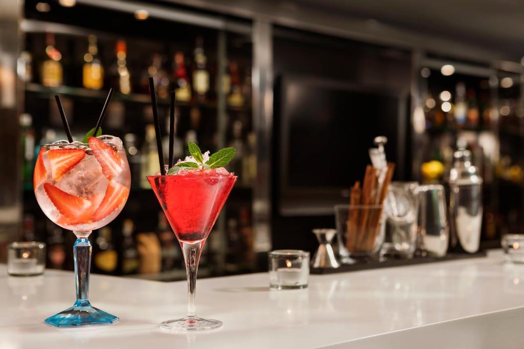 Melia Madrid Princesa italokat is kínál