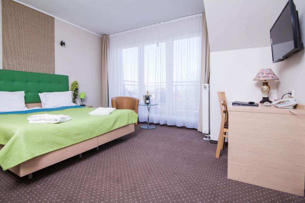 Postel nebo postele na pokoji v ubytování Hotel Jastarnia