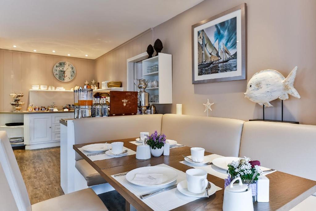 Kuchyň nebo kuchyňský kout v ubytování Hotel Uthland