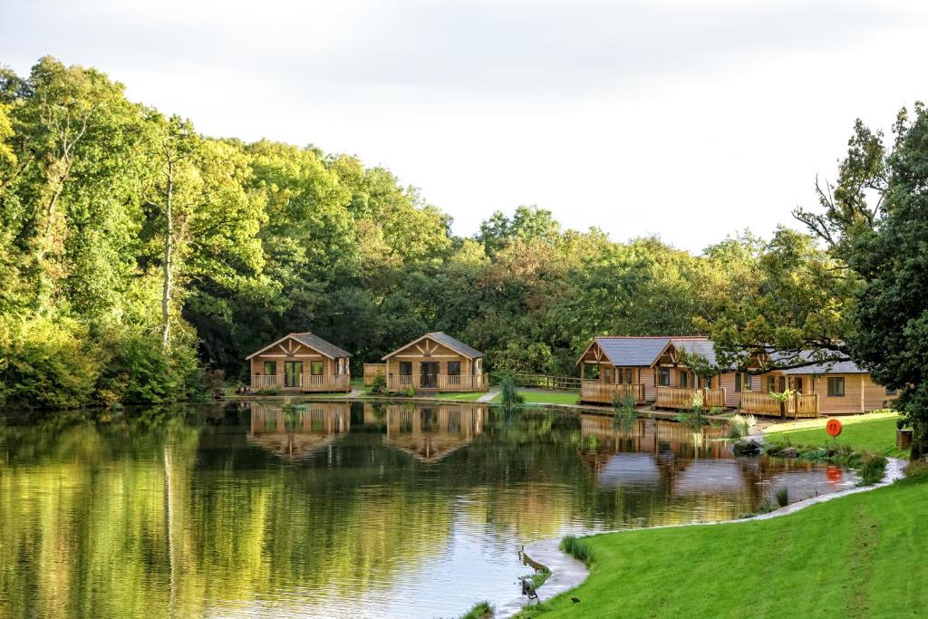 Canada Lodge and Lake - 