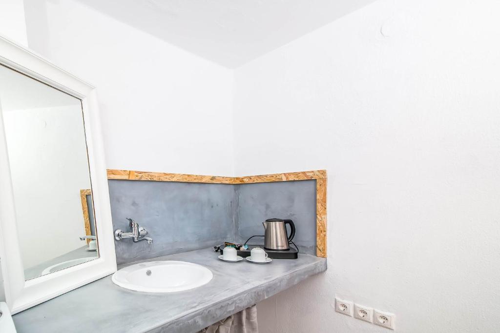 Tinas Plus Hotel - 17