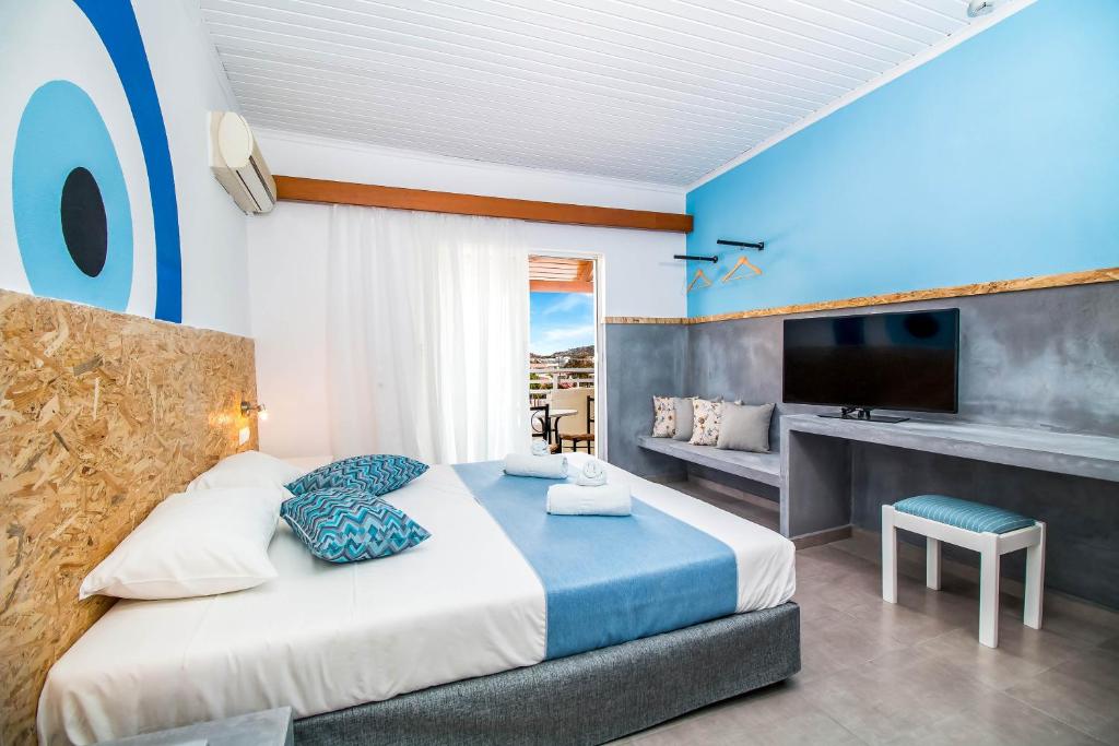 Posteľ alebo postele v izbe v ubytovaní Tinas Plus Hotel