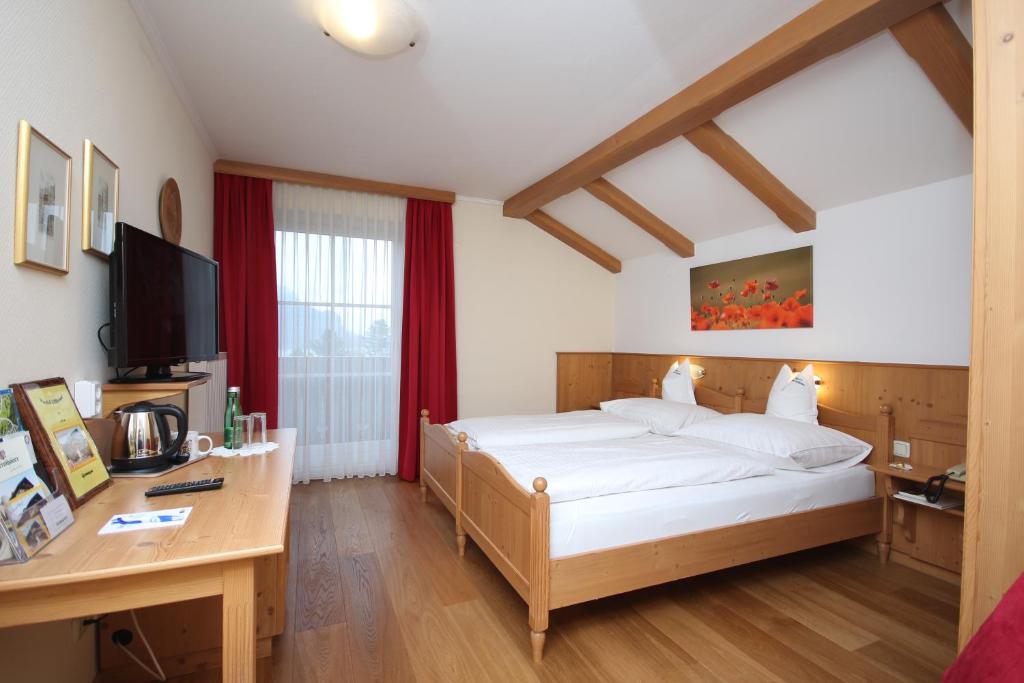 Postel nebo postele na pokoji v ubytování Hotel-Garni Schernthaner