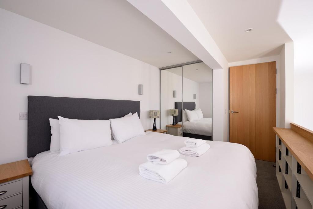 Destiny Scotland - Broughton St Lofts - Classic Two Bedroom Apartment