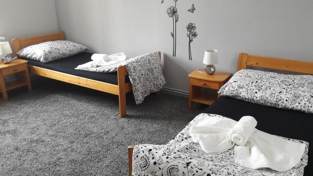 Łóżko lub łóżka w pokoju w obiekcie Excalibur Penzion a Restaurace