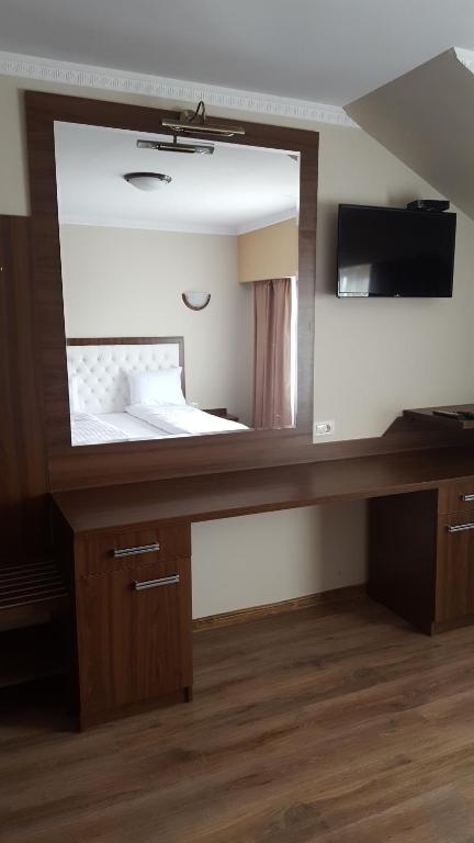 Postel nebo postele na pokoji v ubytování Hanul Domnesc Imperial Hotel & SPA