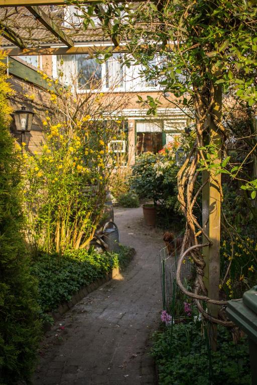 Jardin de l'établissement B&amp;B Aan het Park Eindhoven