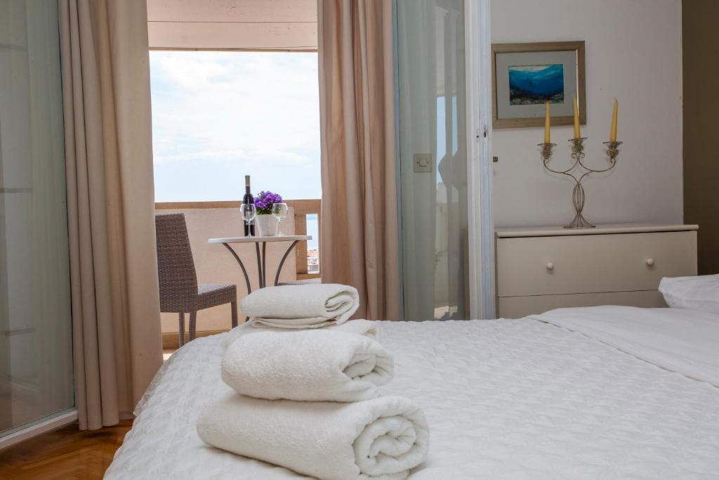 Posteľ alebo postele v izbe v ubytovaní Villa Makarana Apartments