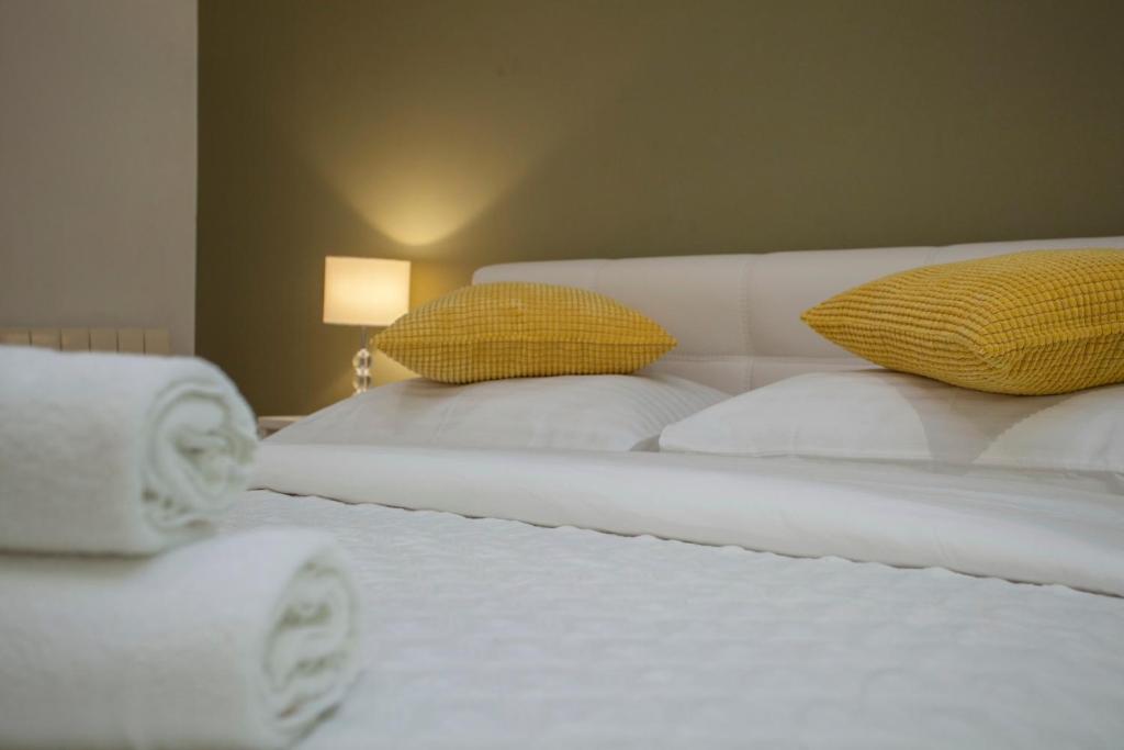 Posteľ alebo postele v izbe v ubytovaní Villa Makarana Apartments