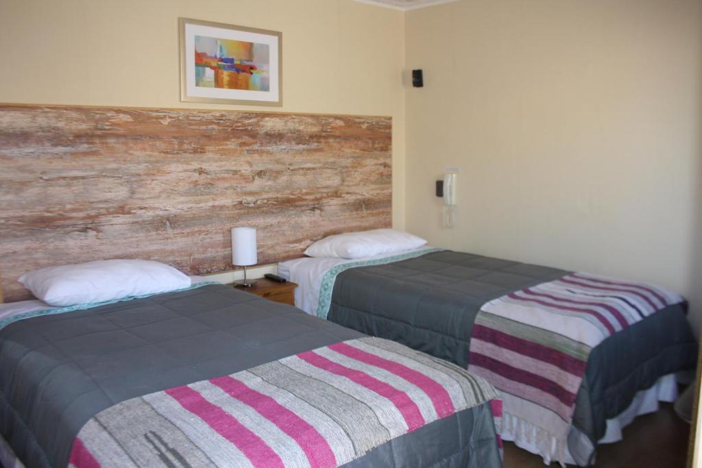 Postel nebo postele na pokoji v ubytování Tikay Suite Hotel
