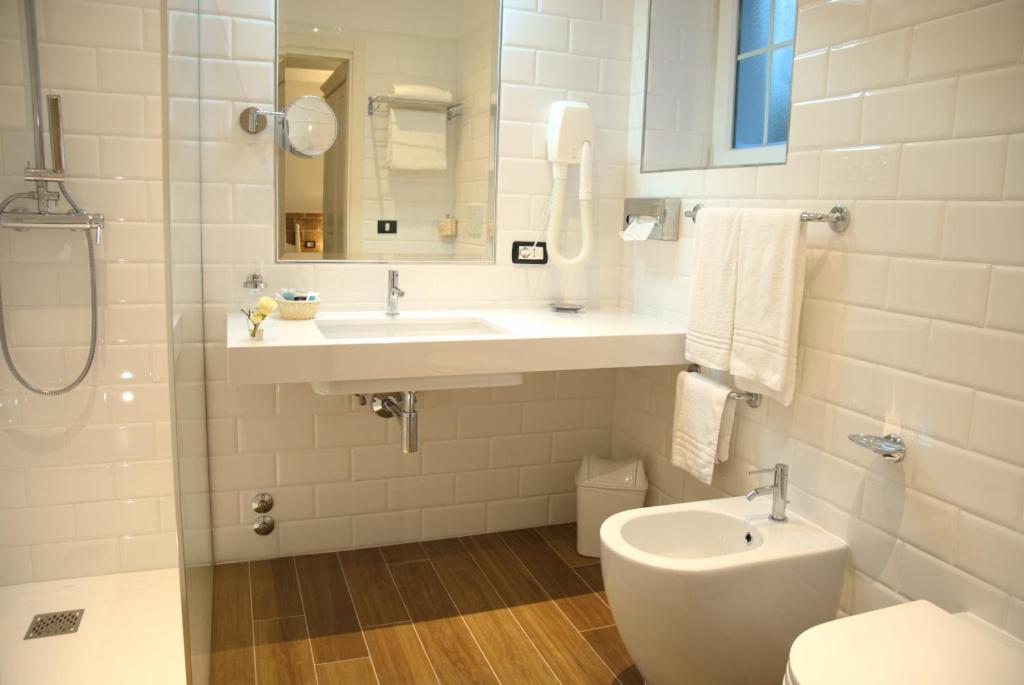 Koupelna v ubytování Hotel La Goletta