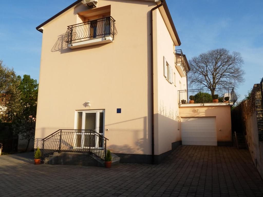 Budynek, w którym mieści się apartament