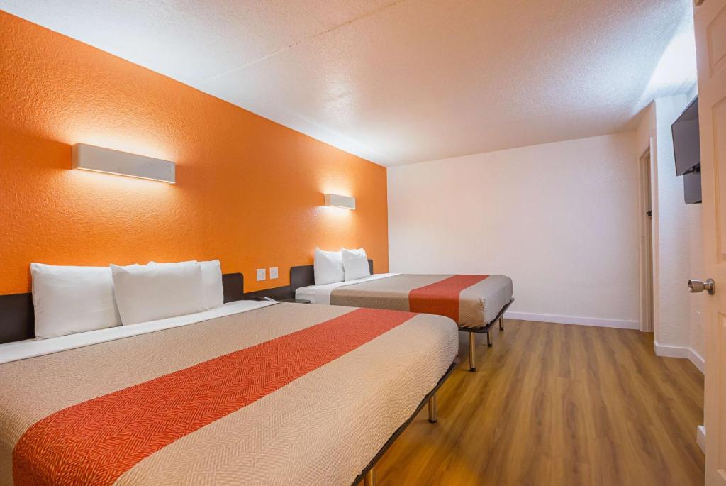 Motel 6-Garland, TX - Northeast Dallas - King Kamer Met 2 Kingsize Bedden – Niet-Rokers