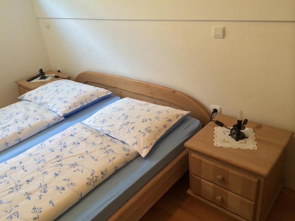 Postel nebo postele na pokoji v ubytování Apartments Pod macesnovo streho