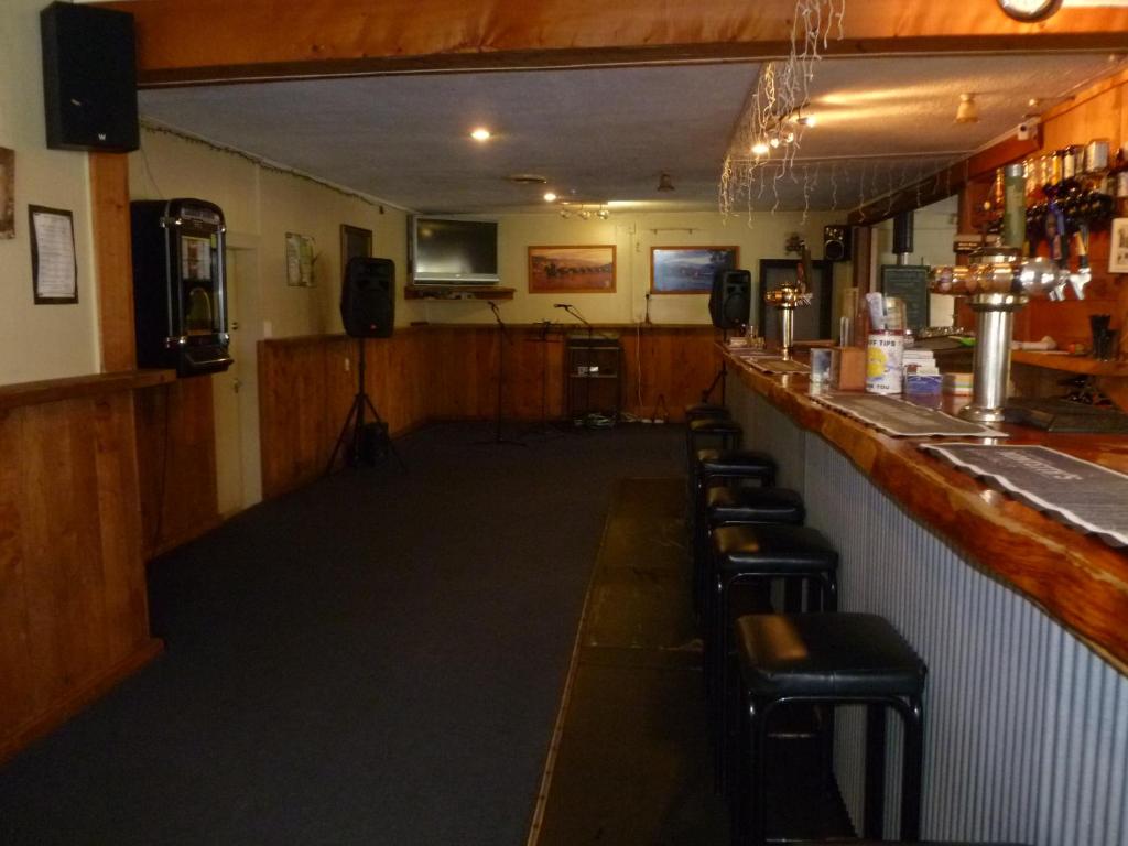 Lounge nebo bar v ubytování Kaniere Hotel