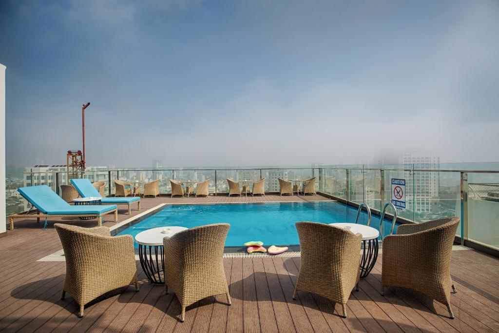 Bazén v ubytování Adaline Hotel and Suite nebo v jeho okolí