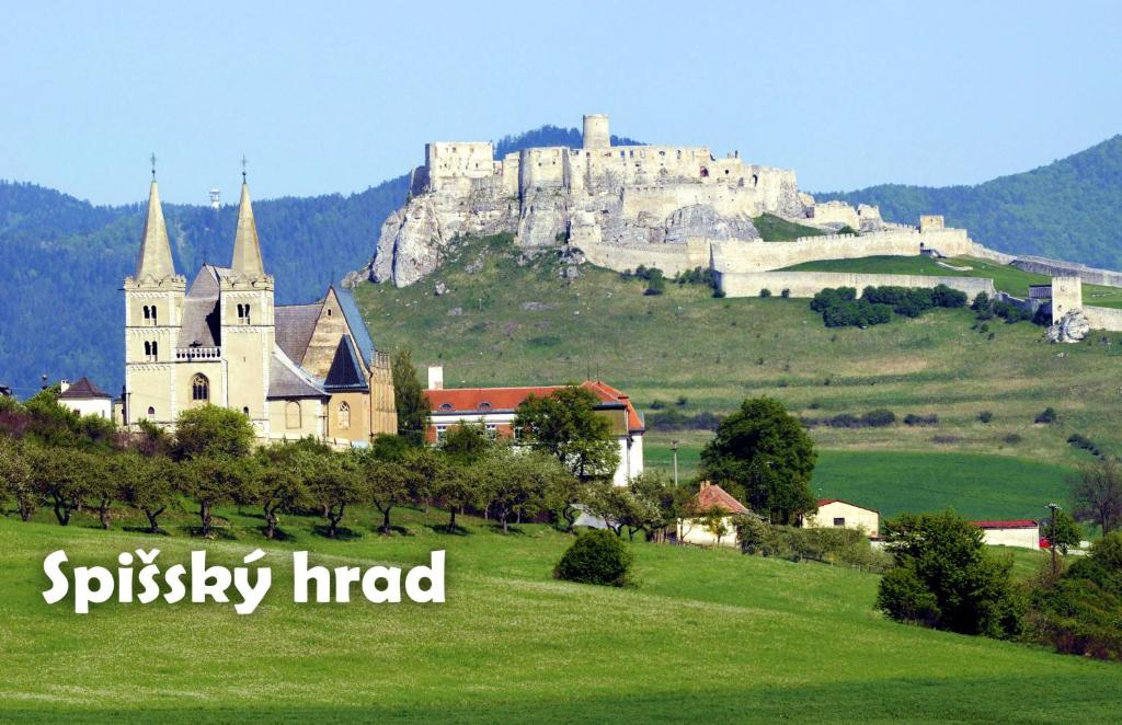 Nespecifikovaný výhled na hory nebo výhled na hory při pohledu z apartmánu