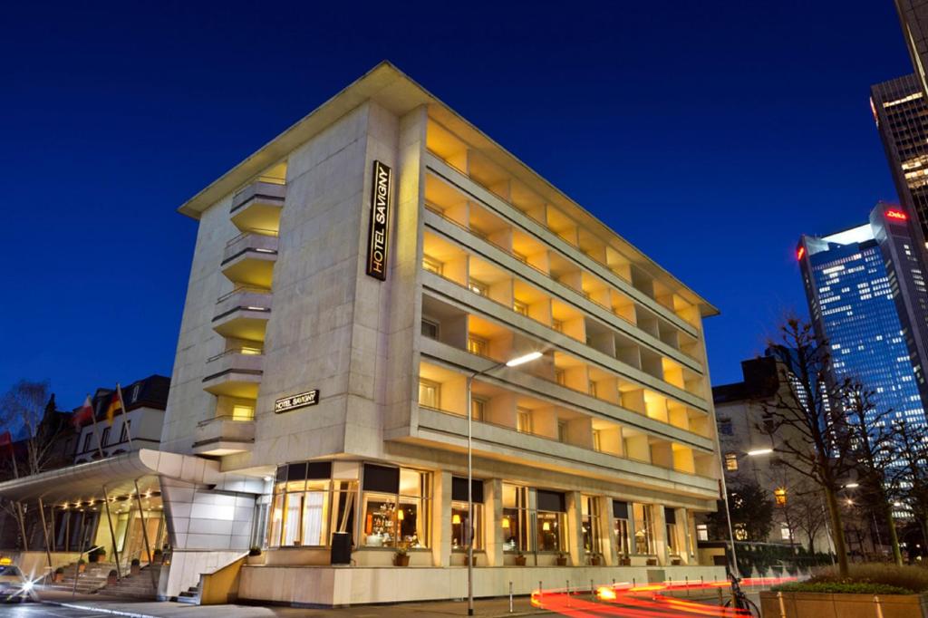 a building in a city at night at Hotel Savigny Frankfurt City in Frankfurt/Main