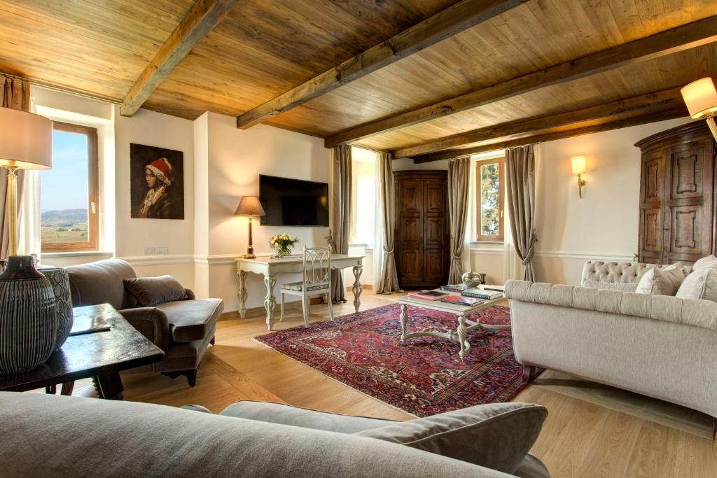 Telewizja i/lub zestaw kina domowego w obiekcie Villa Le Calvane