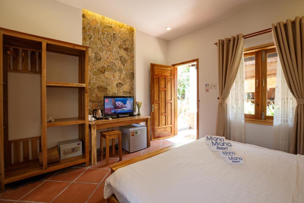 TV a/nebo společenská místnost v ubytování Miana Resort Phu Quoc