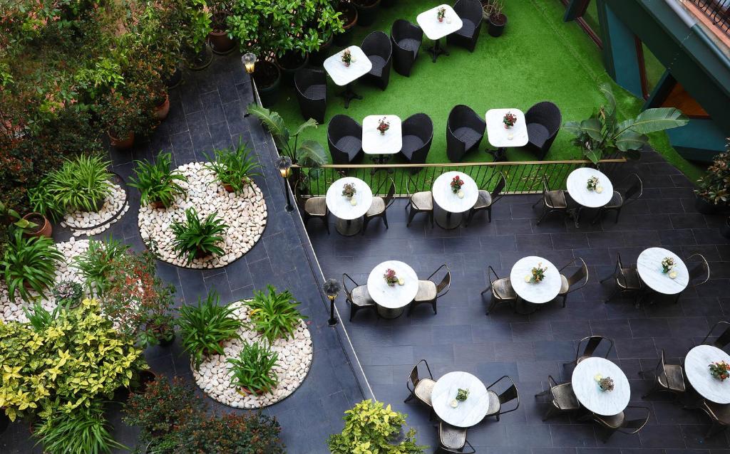 an overhead view of tables and chairs in a restaurant at Hotel Continental Barcelona in Barcelona