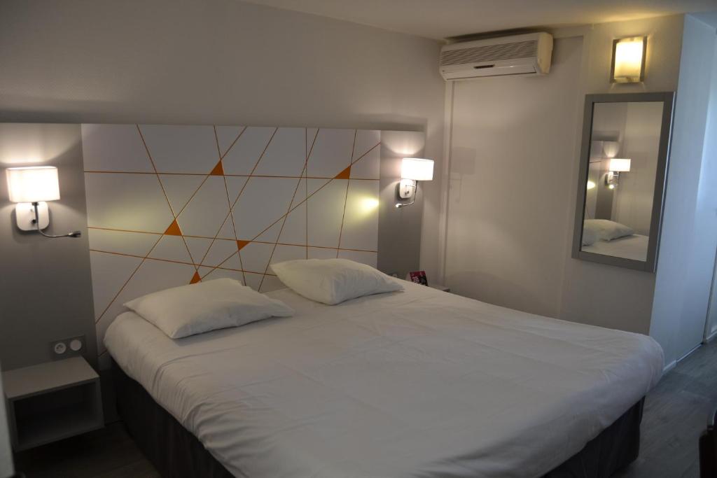 Postel nebo postele na pokoji v ubytování Hotel du Parc Euromédecine by AKENA