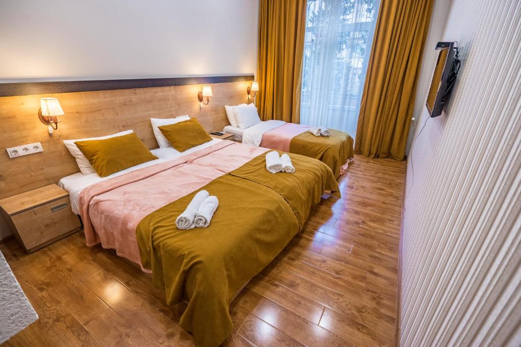 เตียงในห้องที่ Apartment Sweet Home at Freedom Square 2