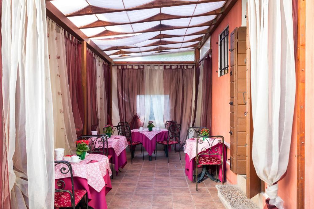 a room with tables and chairs with pink table cloth at Villa Casanova in Venice-Lido