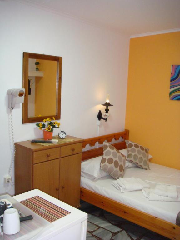 Postel nebo postele na pokoji v ubytování Boussetil Rooms CapAnMat
