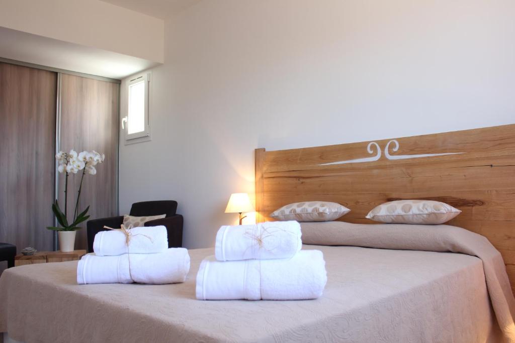 Villas CALA CORSA - 3 et 4 Chambres - CALA ROSSA Porto-Vecchio - Villas entièrement Climatisées avec Piscine Chauffée partagée et Piscines Privées - Internet gratuit - Villa De Tres Habitaciones