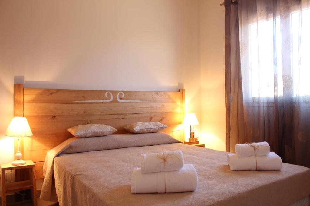 Postel nebo postele na pokoji v ubytování Villas CALA CORSA - 3 et 4 Chambres - CALA ROSSA Porto-Vecchio - Villas entièrement Climatisées avec Piscine Chauffée partagée et Piscines Privées - Internet gratuit