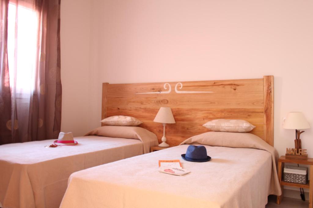 Postel nebo postele na pokoji v ubytování Villas CALA CORSA - 3 et 4 Chambres - CALA ROSSA Porto-Vecchio - Villas entièrement Climatisées avec Piscine Chauffée partagée et Piscines Privées - Internet gratuit