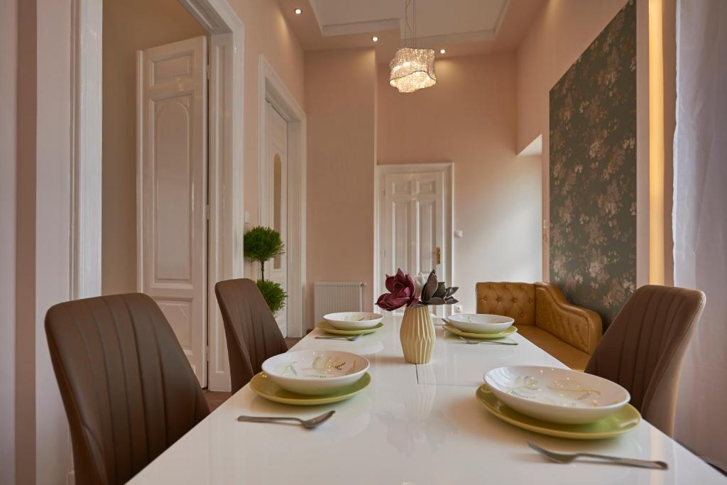 Posedenie v ubytovaní Falk Miksa Apartment