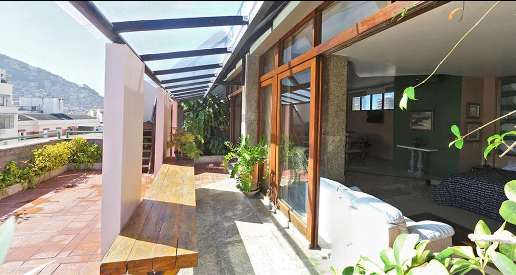  Ipanema's Beautiful Penthouse