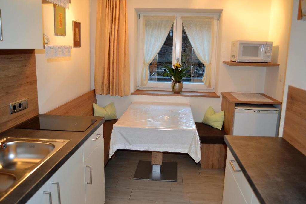Kuchyňa alebo kuchynka v ubytovaní Ferienwohnung Pramstaller