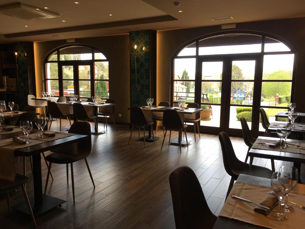Un restaurante o sitio para comer en Hotel Comillas