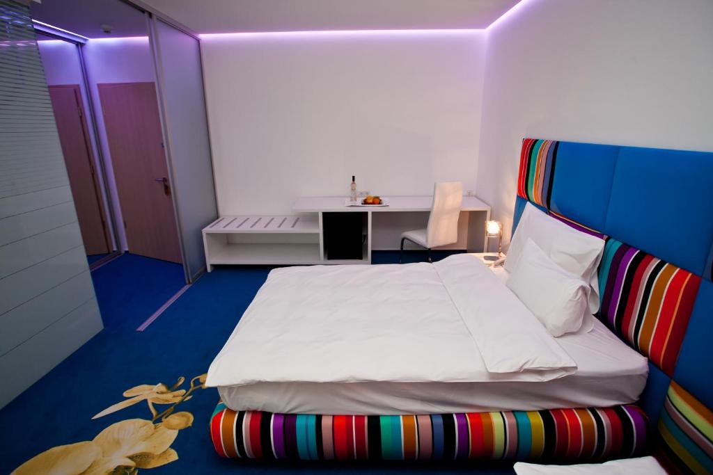 Postel nebo postele na pokoji v ubytování Marshal Garden Hotel