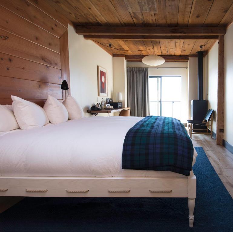 Timber Cove Resort - 