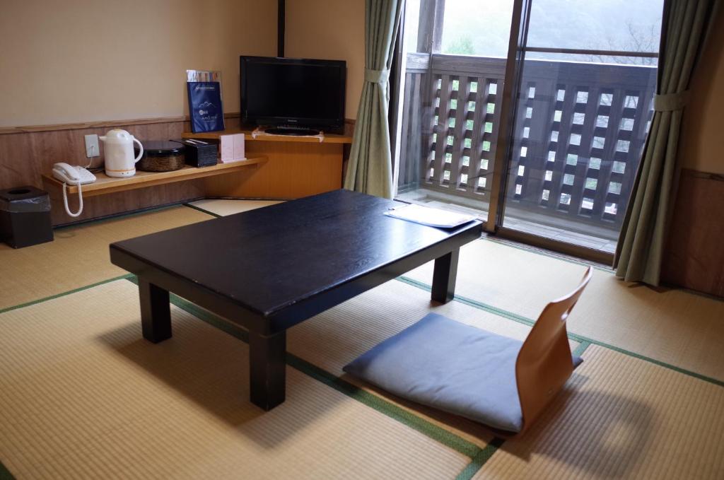 TV a/nebo společenská místnost v ubytování Kirishima miyama hotel